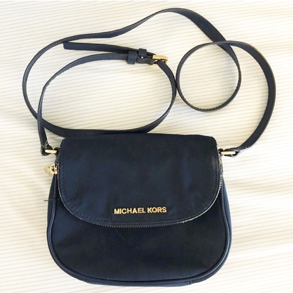 Michael Kors Handbags - crossbody \\ michael kors